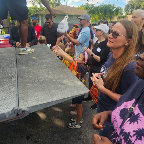 feed the block family and kid asking for turkeys