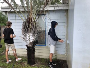 The homeless Projects high school painting volunteers2